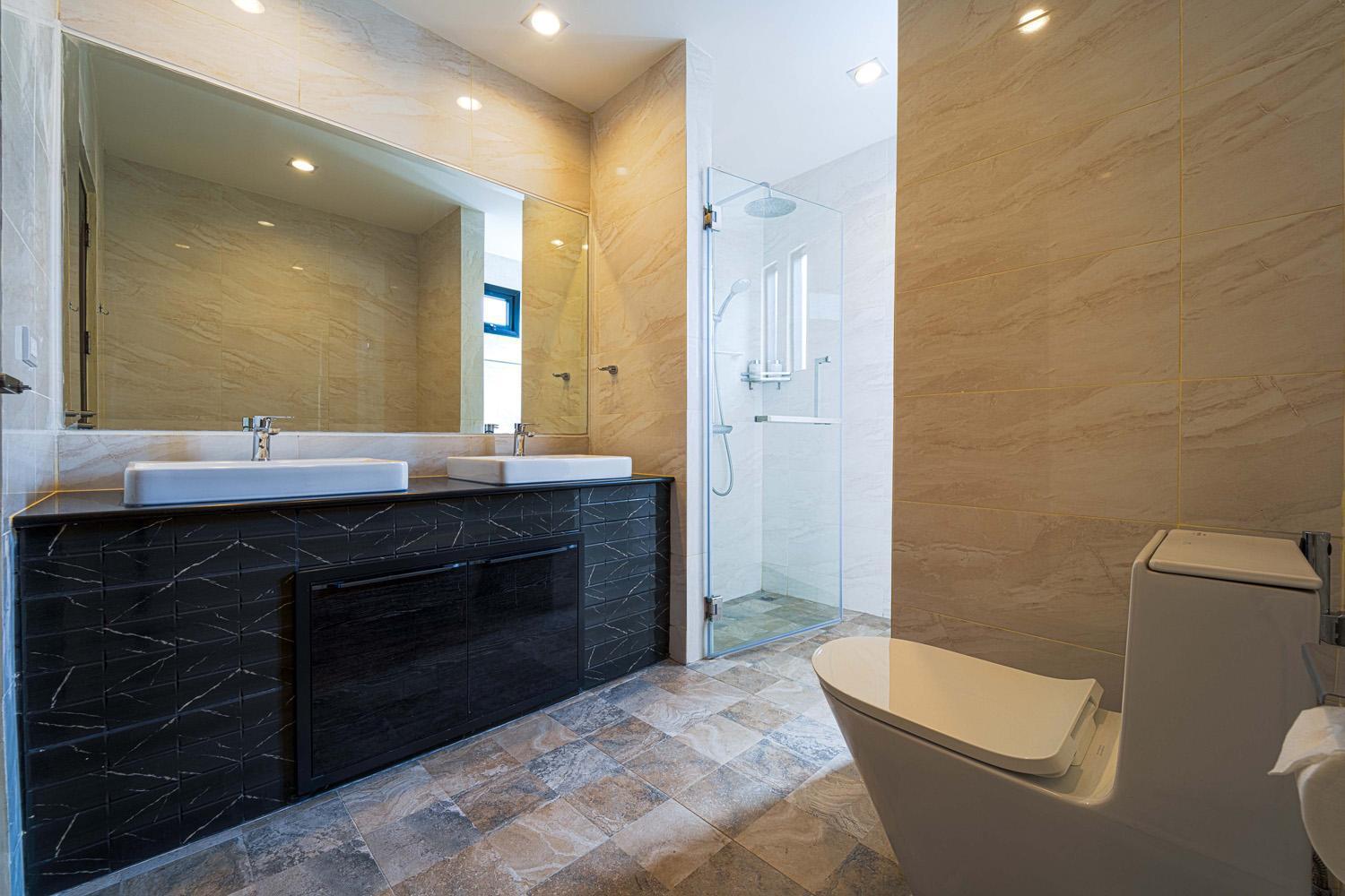 Luxury 5 Bedroom Close To Srs *