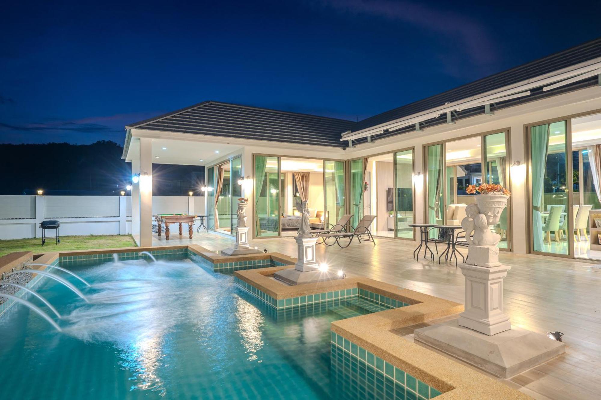 Prime Twilight 4-bedroom Pool With Mountains