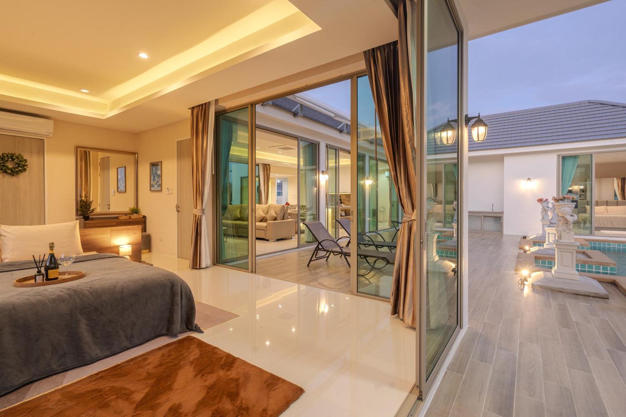 Prime Twilight 4-bedroom Pool With Mountains *