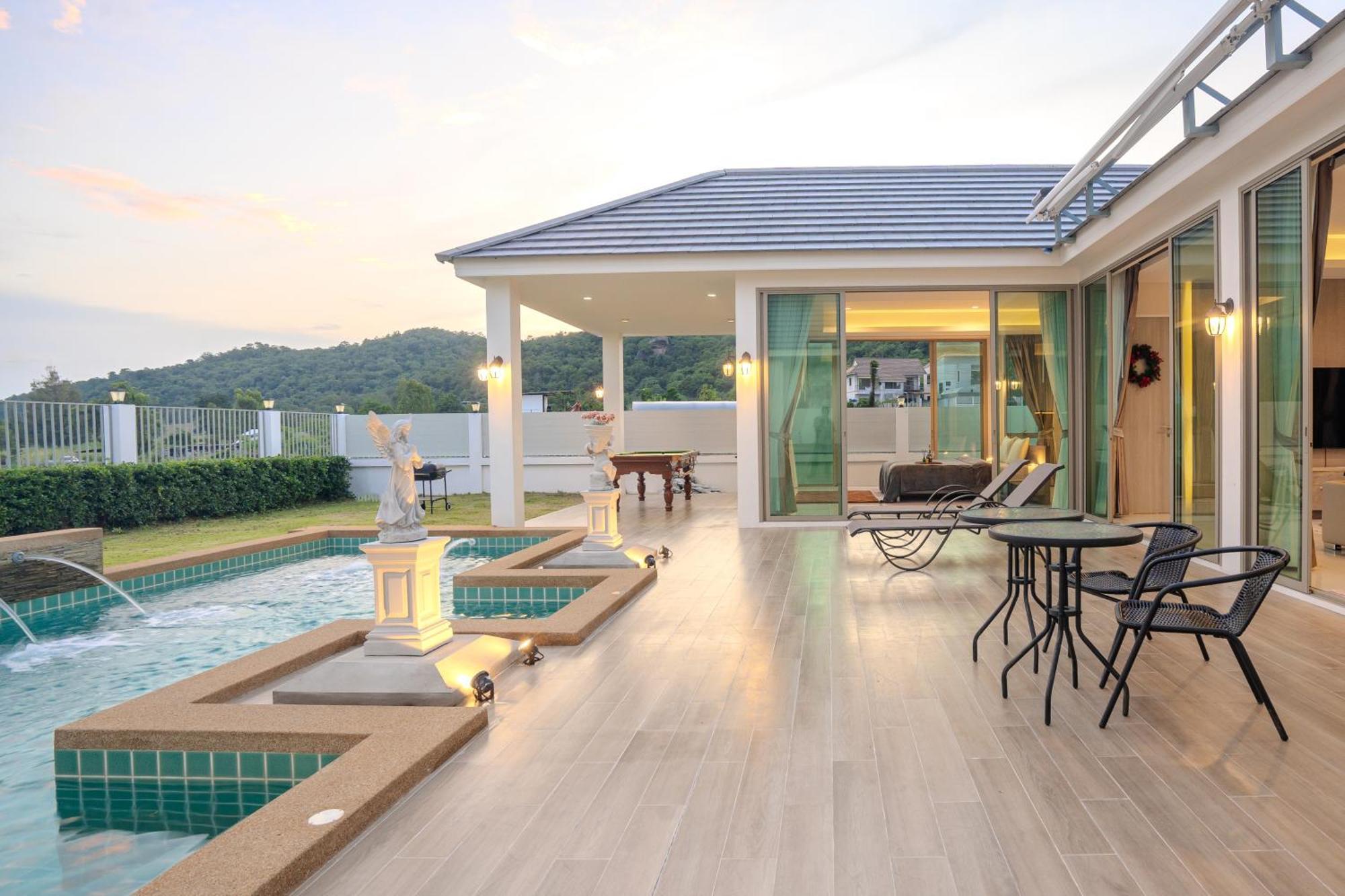 Prime Twilight 4-bedroom Pool With Mountains Villa