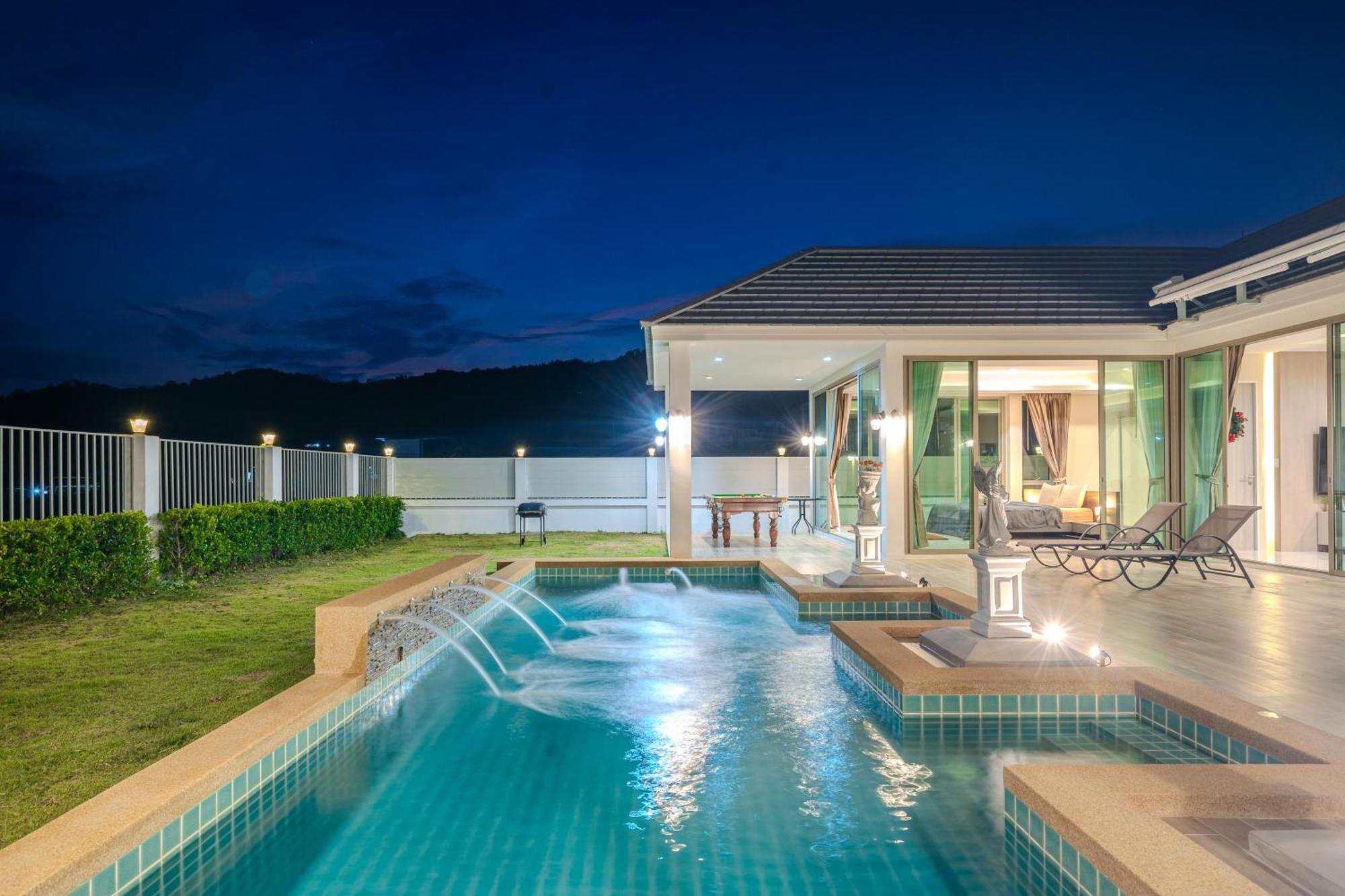 Prime Twilight 4-bedroom Pool With Mountains *