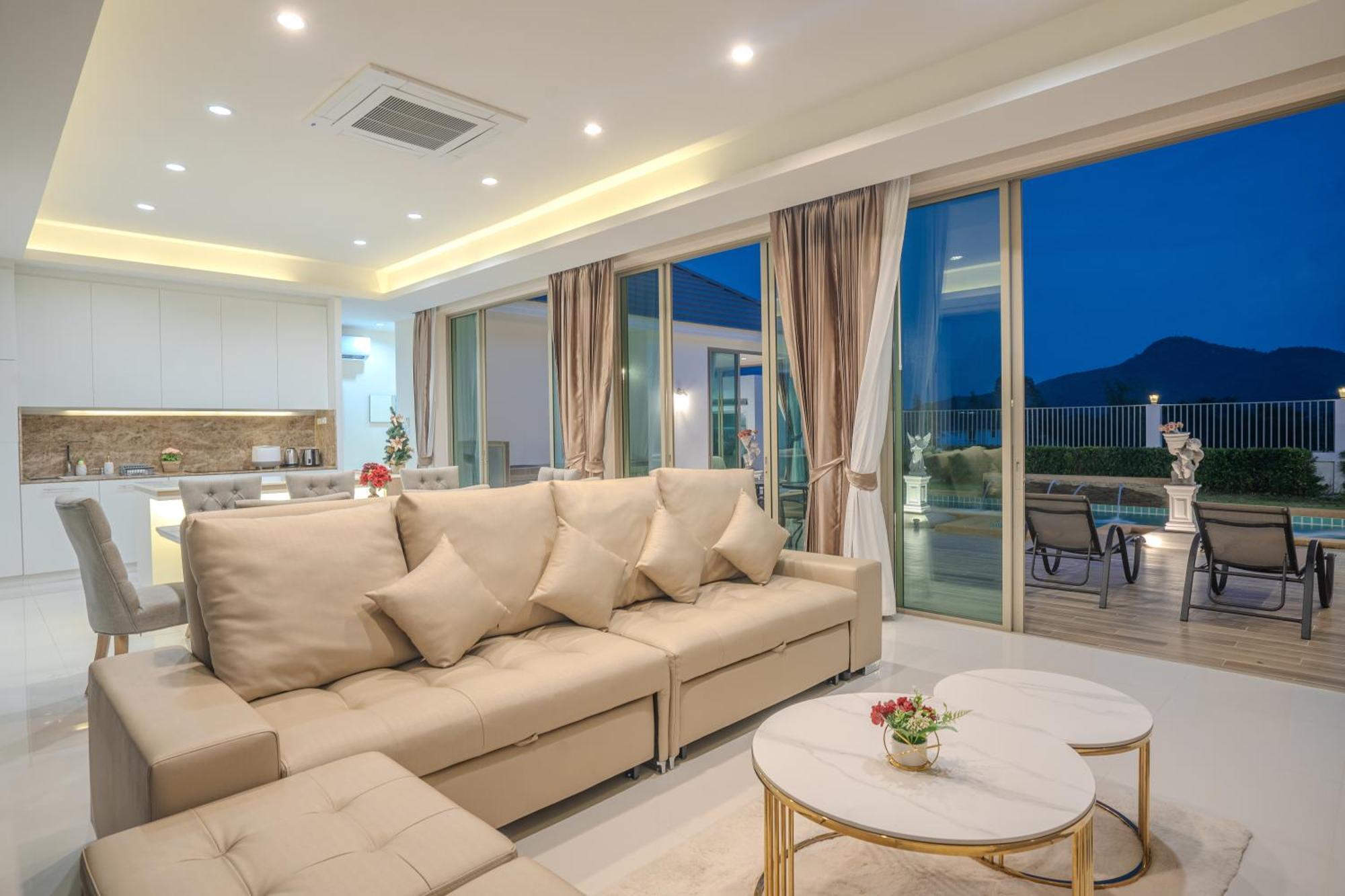Prime Twilight 4-bedroom Pool With Mountains
