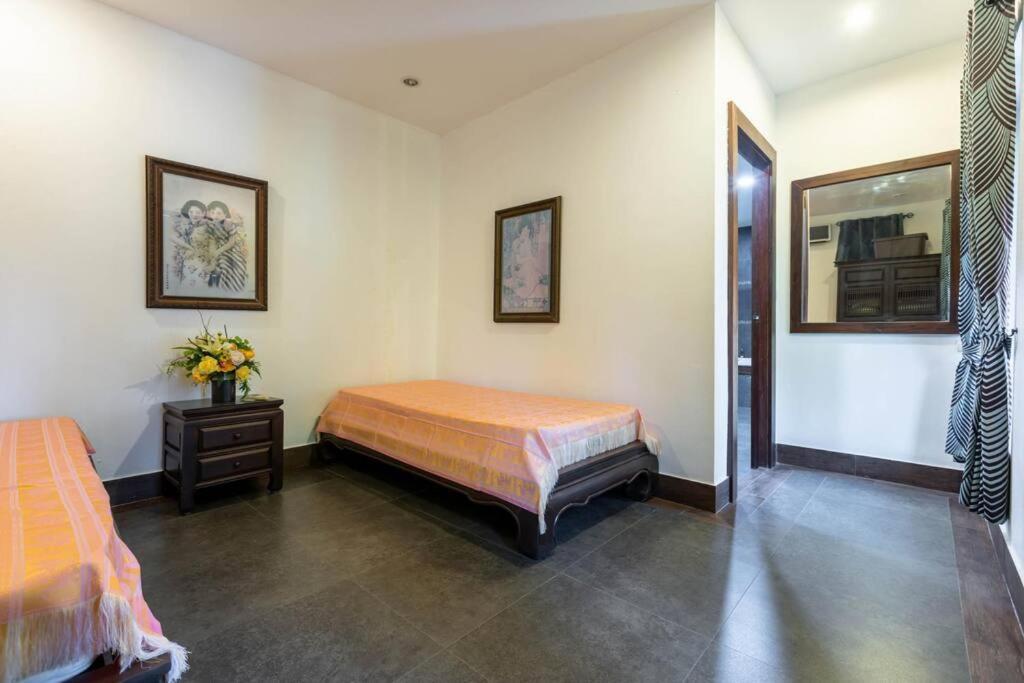 Bali Style Mansion In Great Location! Villa Hua Hin