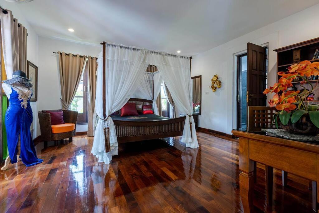 Bali Style Mansion In Great Location! Hua Hin