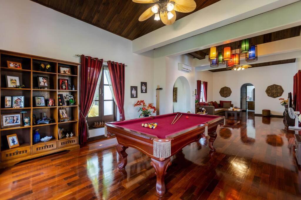Villa Bali Style Mansion In Great Location! Hua Hin
