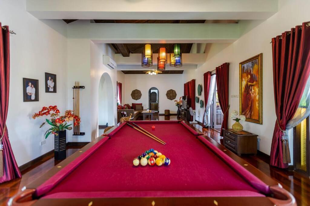 Bali Style Mansion In Great Location! Villa