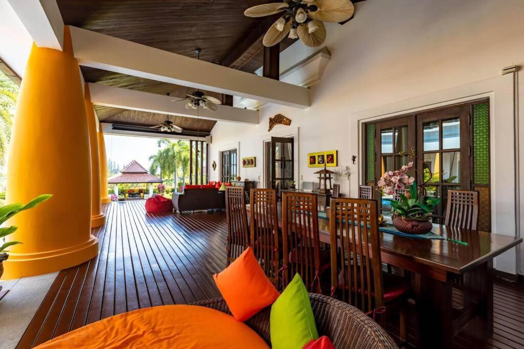 Bali Style Mansion In Great Location! Villa Hua Hin