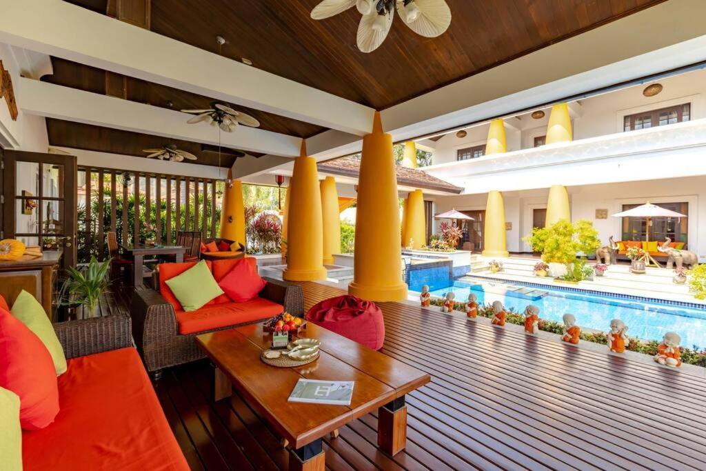Bali Style Mansion In Great Location! Villa Hua Hin