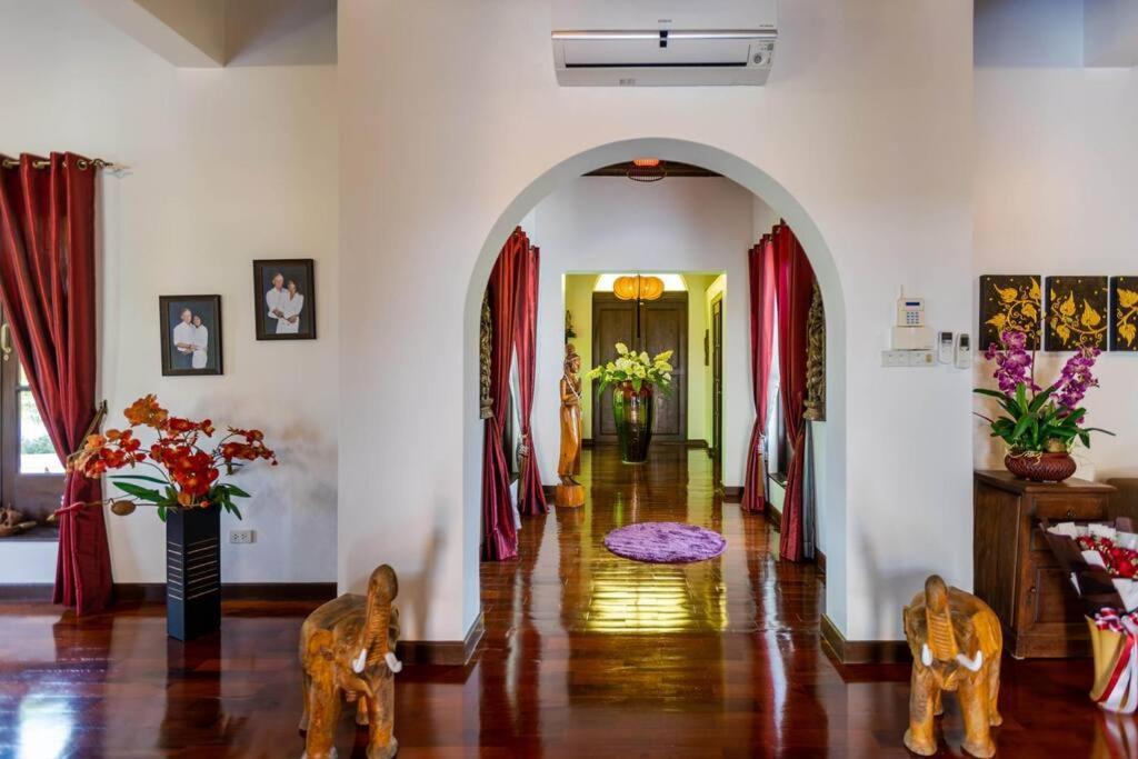 Villa Bali Style Mansion In Great Location! Hua Hin