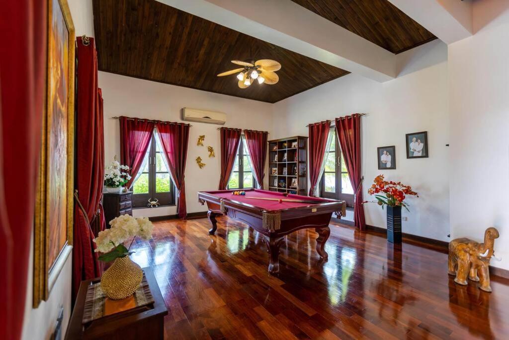 Bali Style Mansion In Great Location! Villa