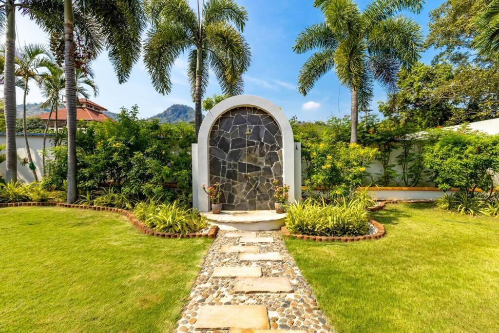 Villa Bali Style Mansion In Great Location!