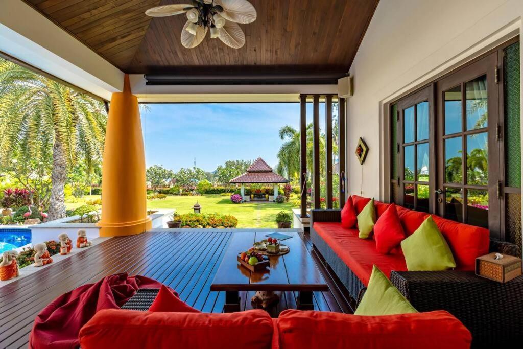 Villa Bali Style Mansion In Great Location! Hua Hin