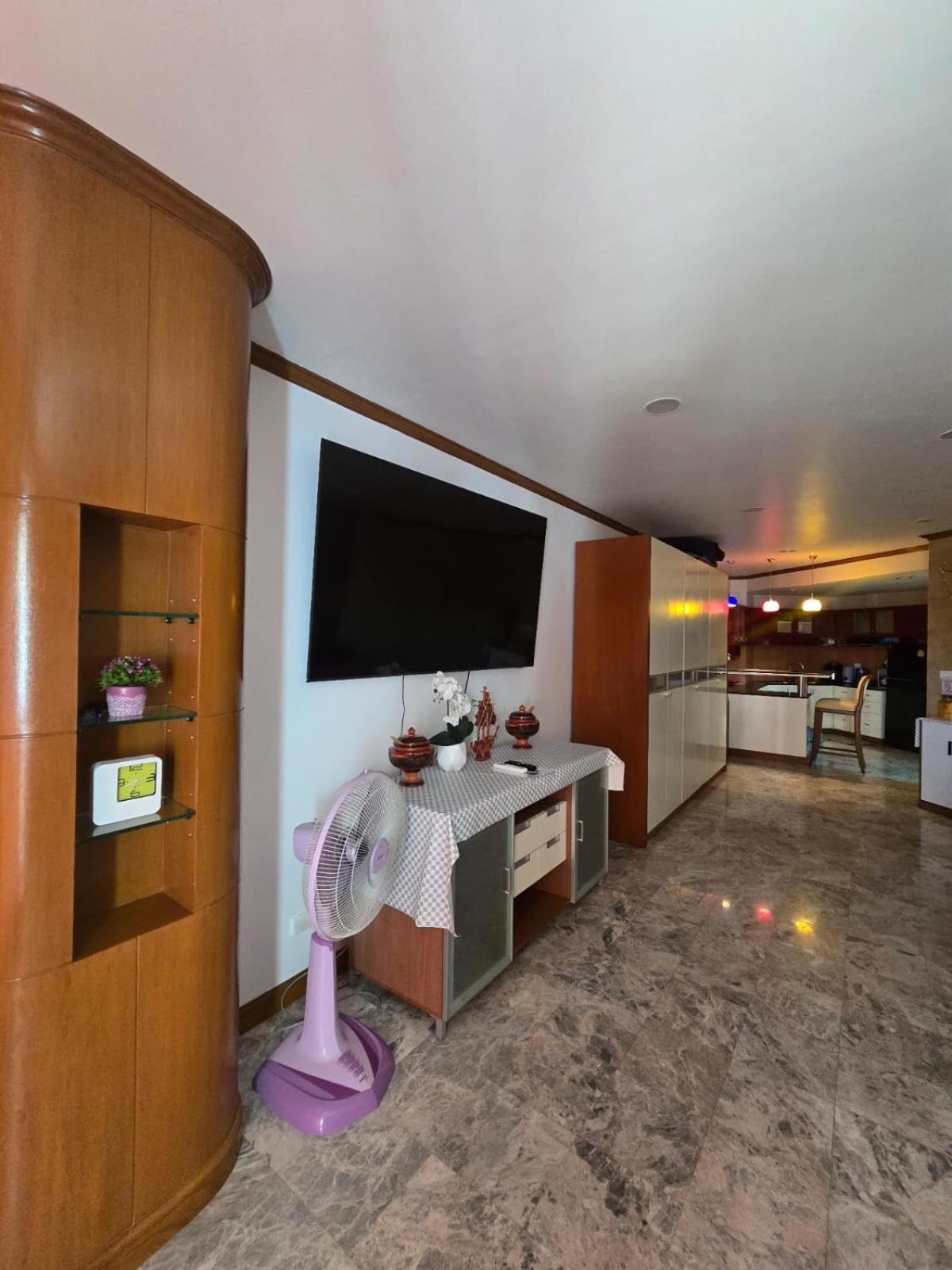 Spacious Lakeview In Palm Pavilion Near Airport *