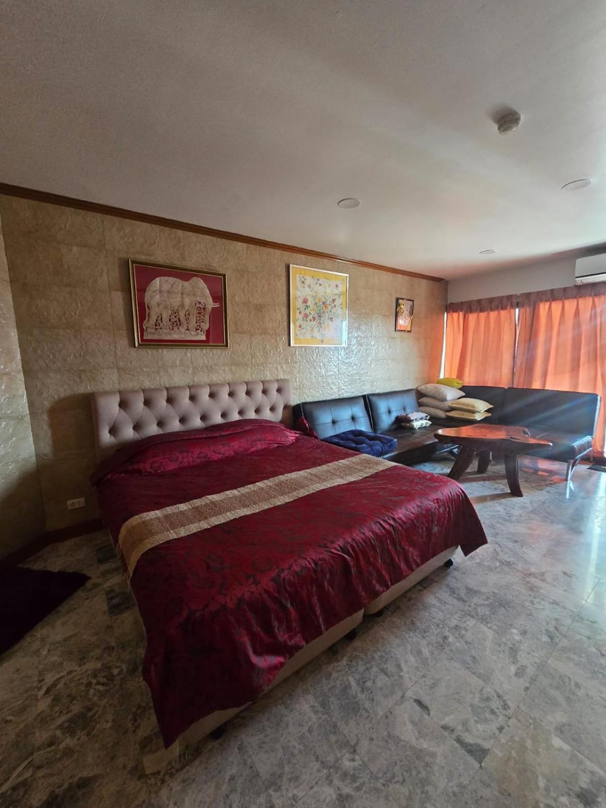Spacious Lakeview In Palm Pavilion Near Airport
