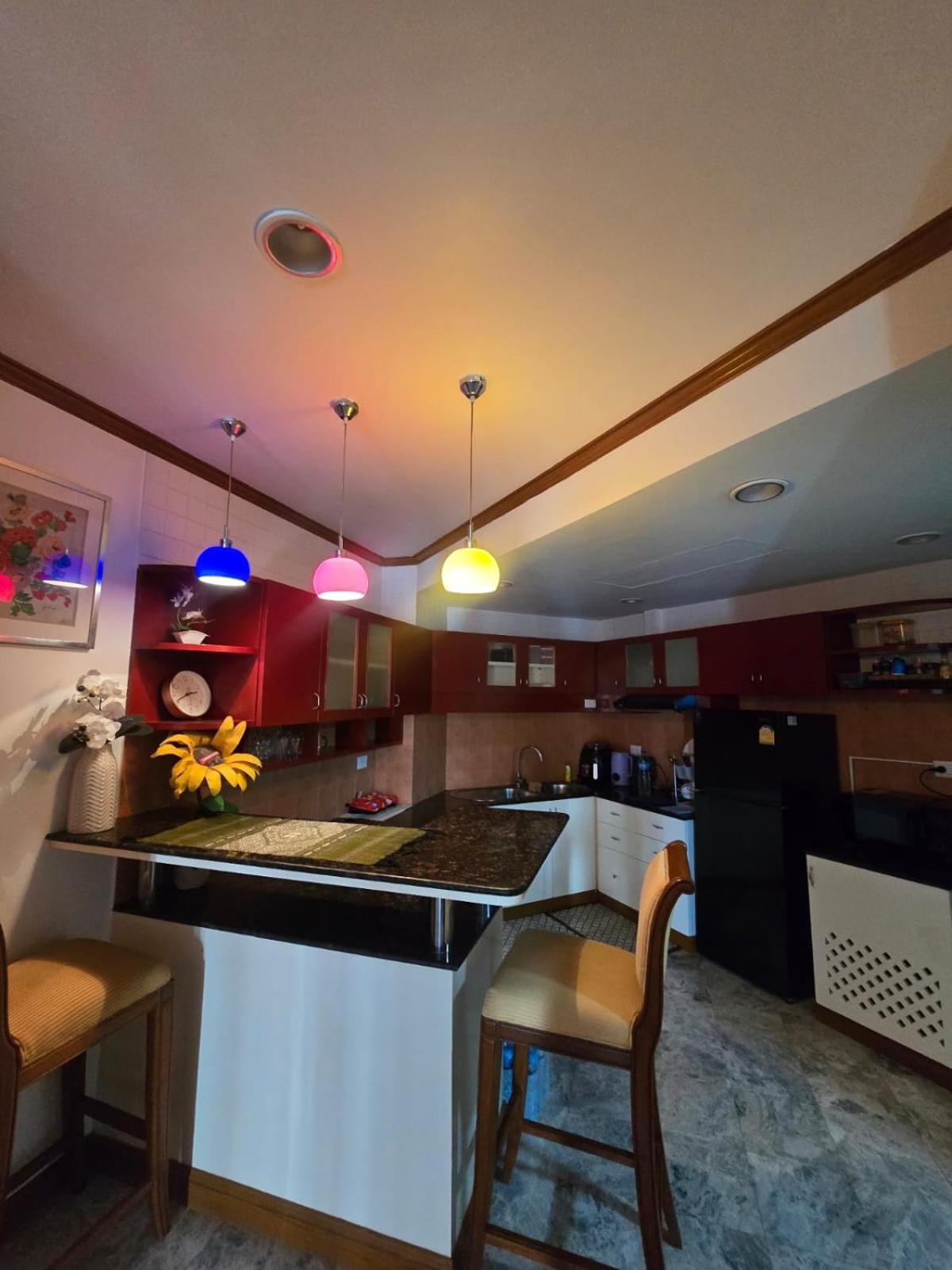 Spacious Lakeview In Palm Pavilion Near Airport Apartment *