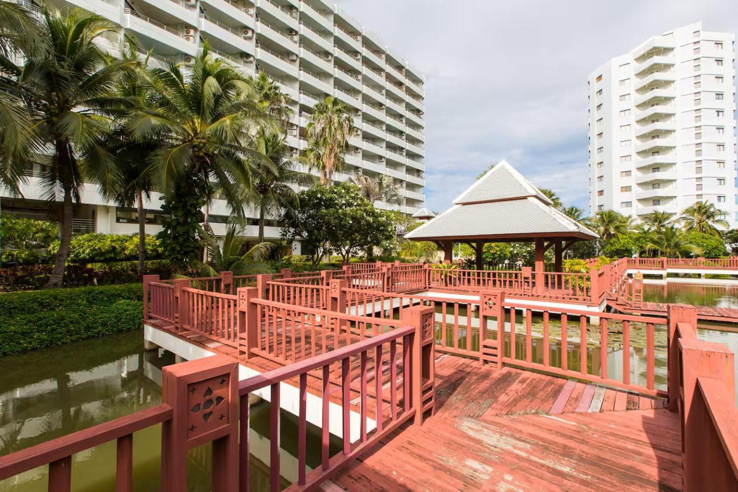 Spacious Lakeview In Palm Pavilion Near Airport Apartment *