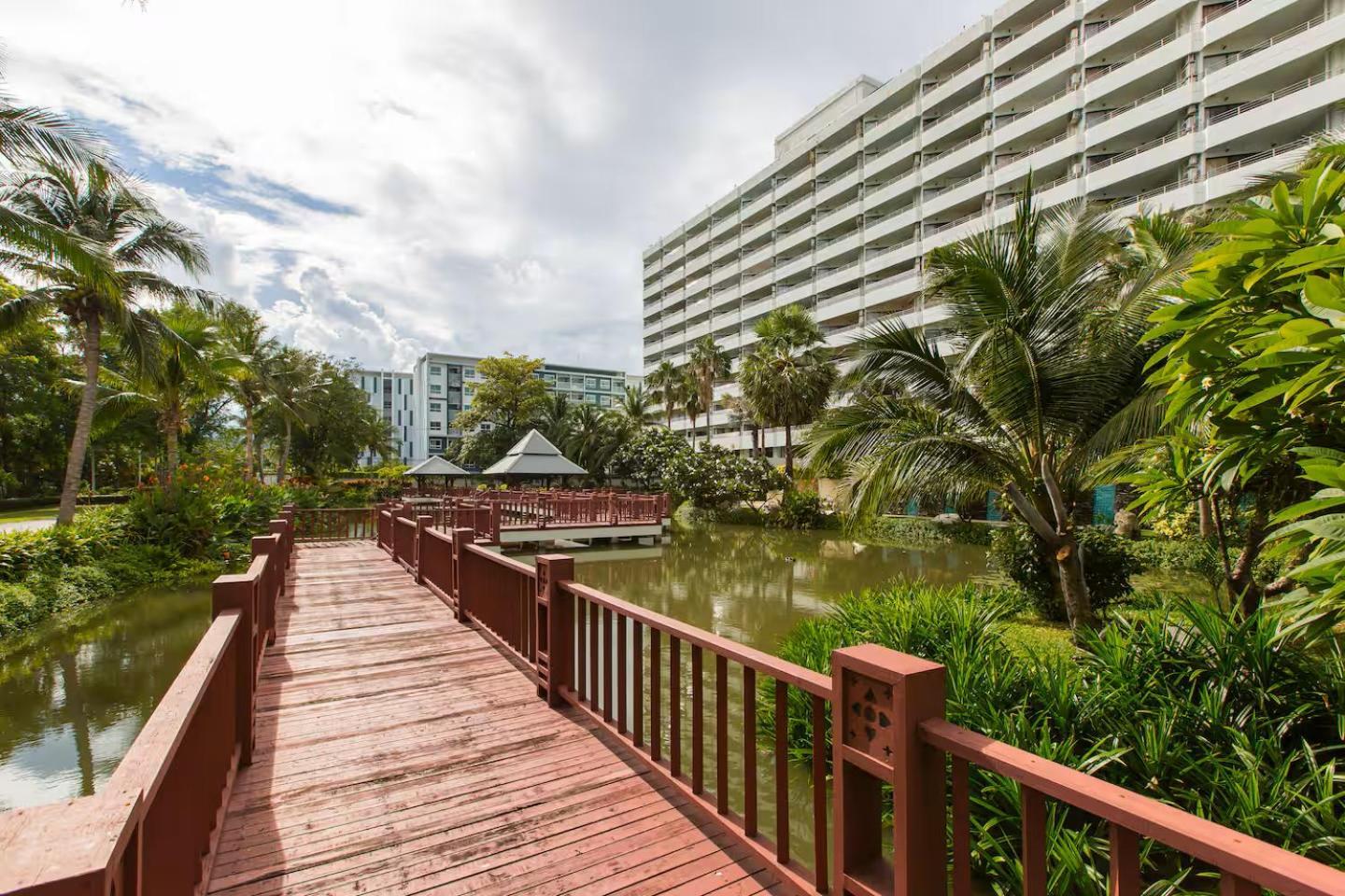Apartment Spacious Lakeview In Palm Pavilion Near Airport *