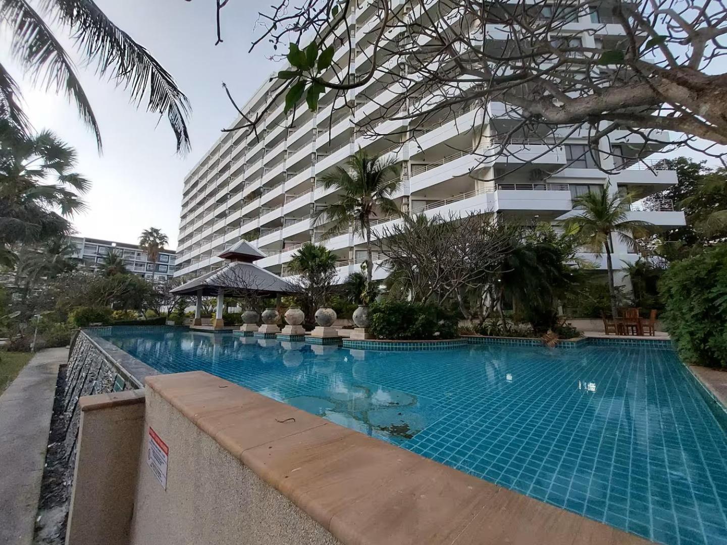 Spacious Lakeview In Palm Pavilion Near Airport