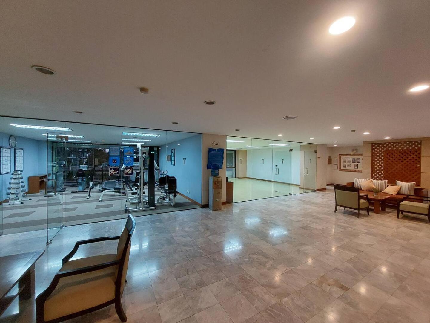 Spacious Lakeview In Palm Pavilion Near Airport *