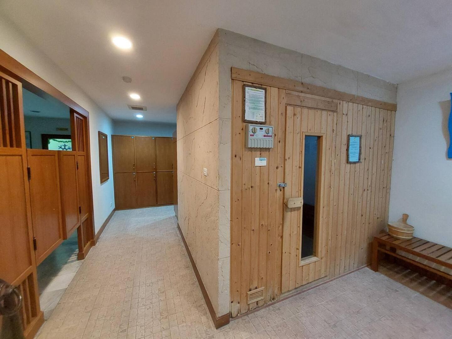 Spacious In Palm Pavilion Near Airport Apartment *