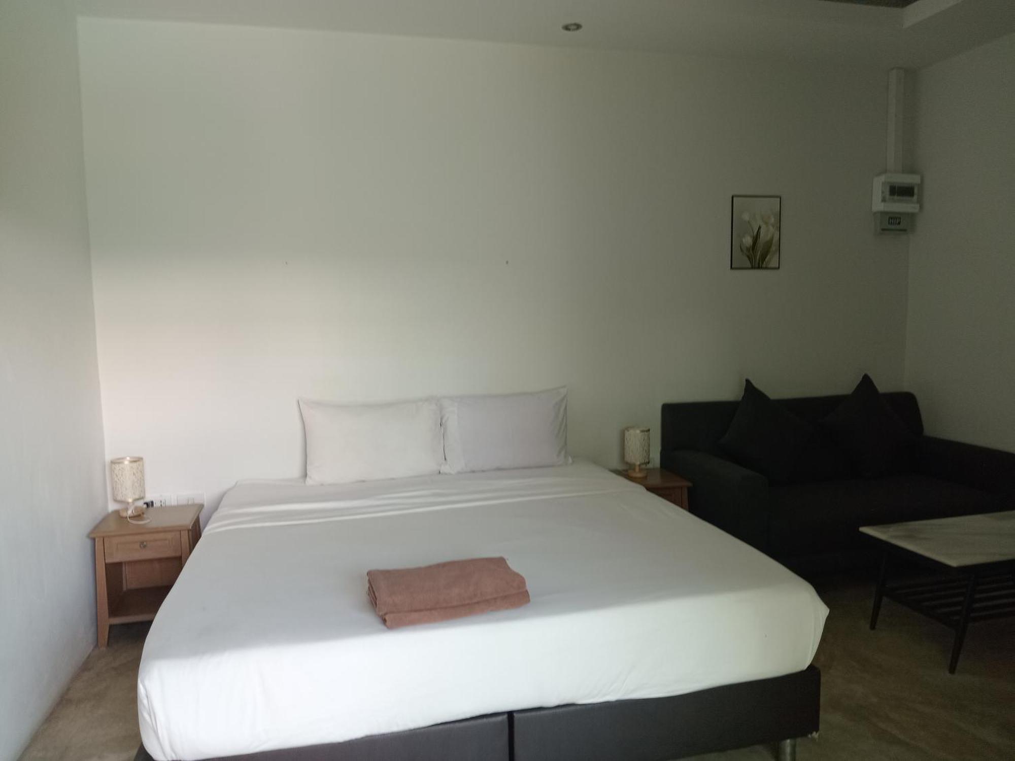 Tropical House​ Resort HHQ