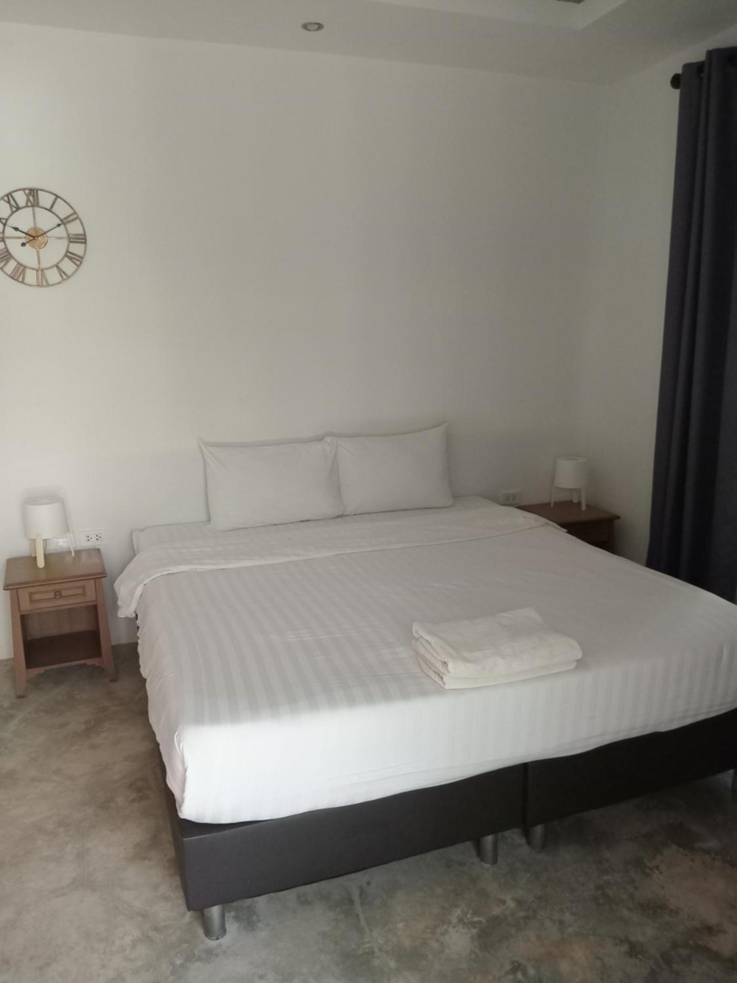 Tropical House​ Resort *