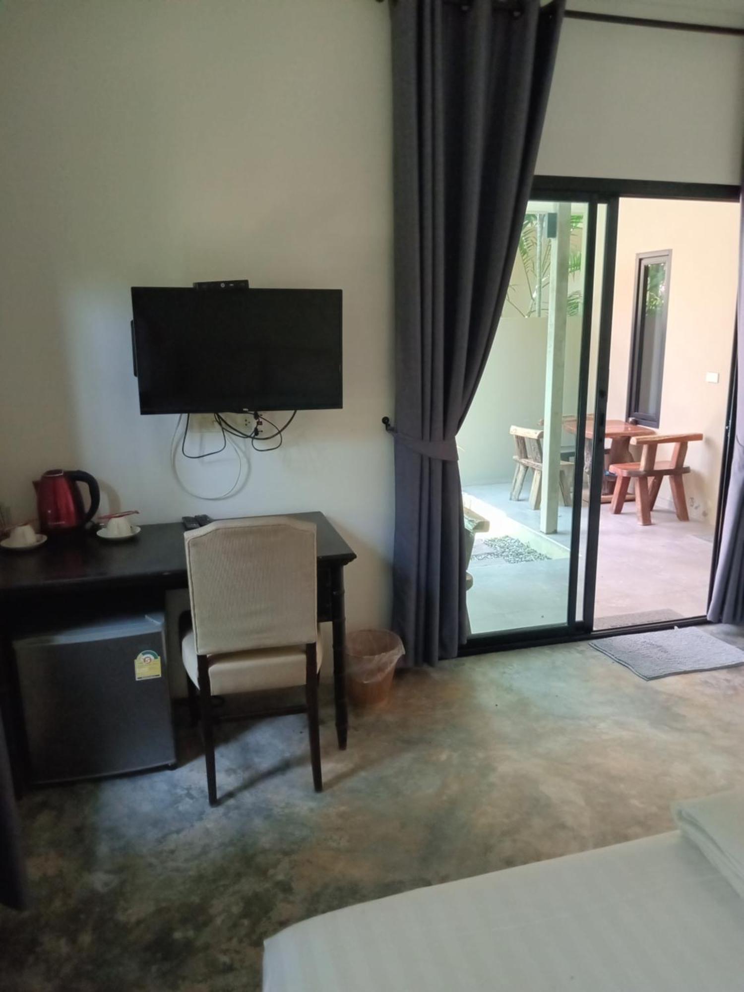 Tropical House​ Resort HHQ