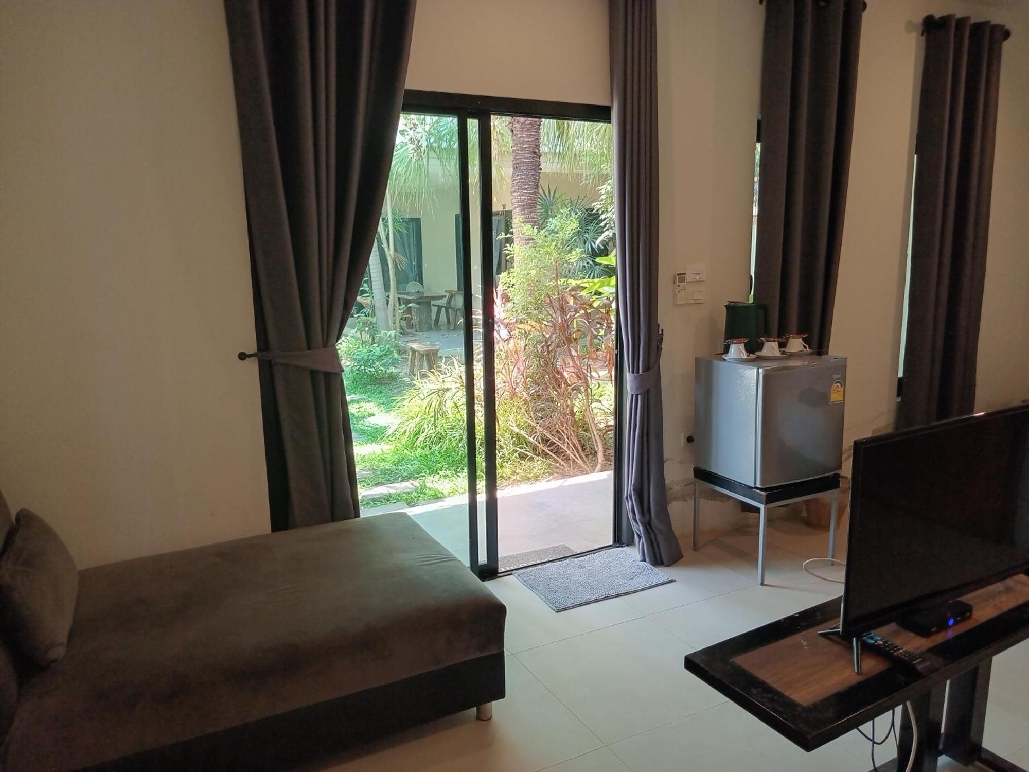 Tropical House​ Resort HHQ