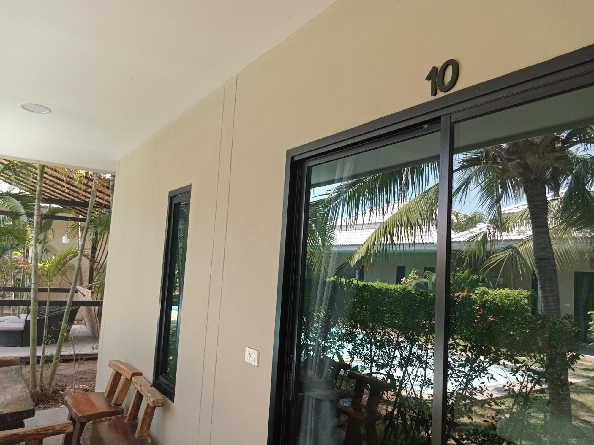 Tropical House​ Resort *