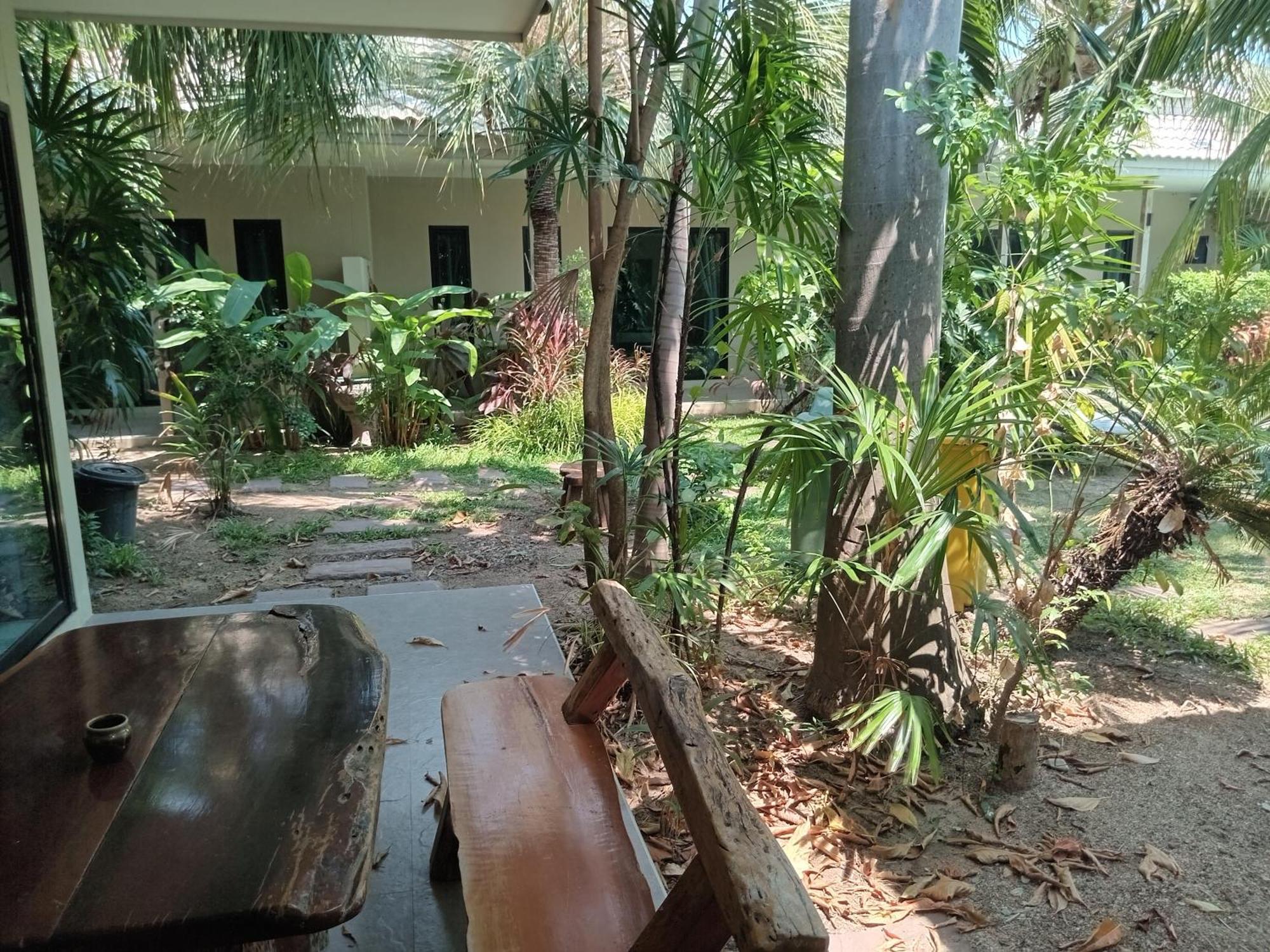 Tropical House​ Resort HHQ