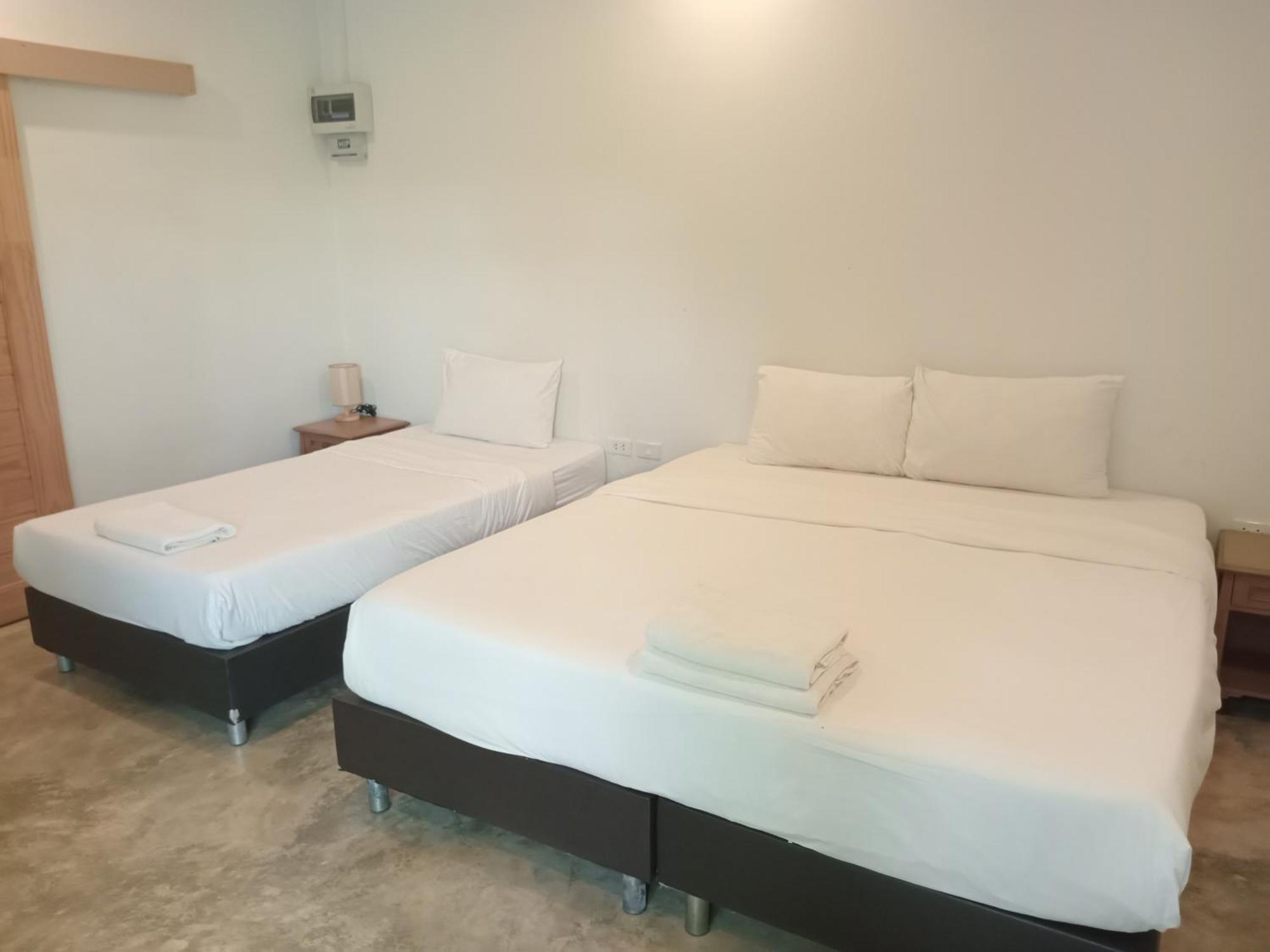 Tropical House​ * HHQ