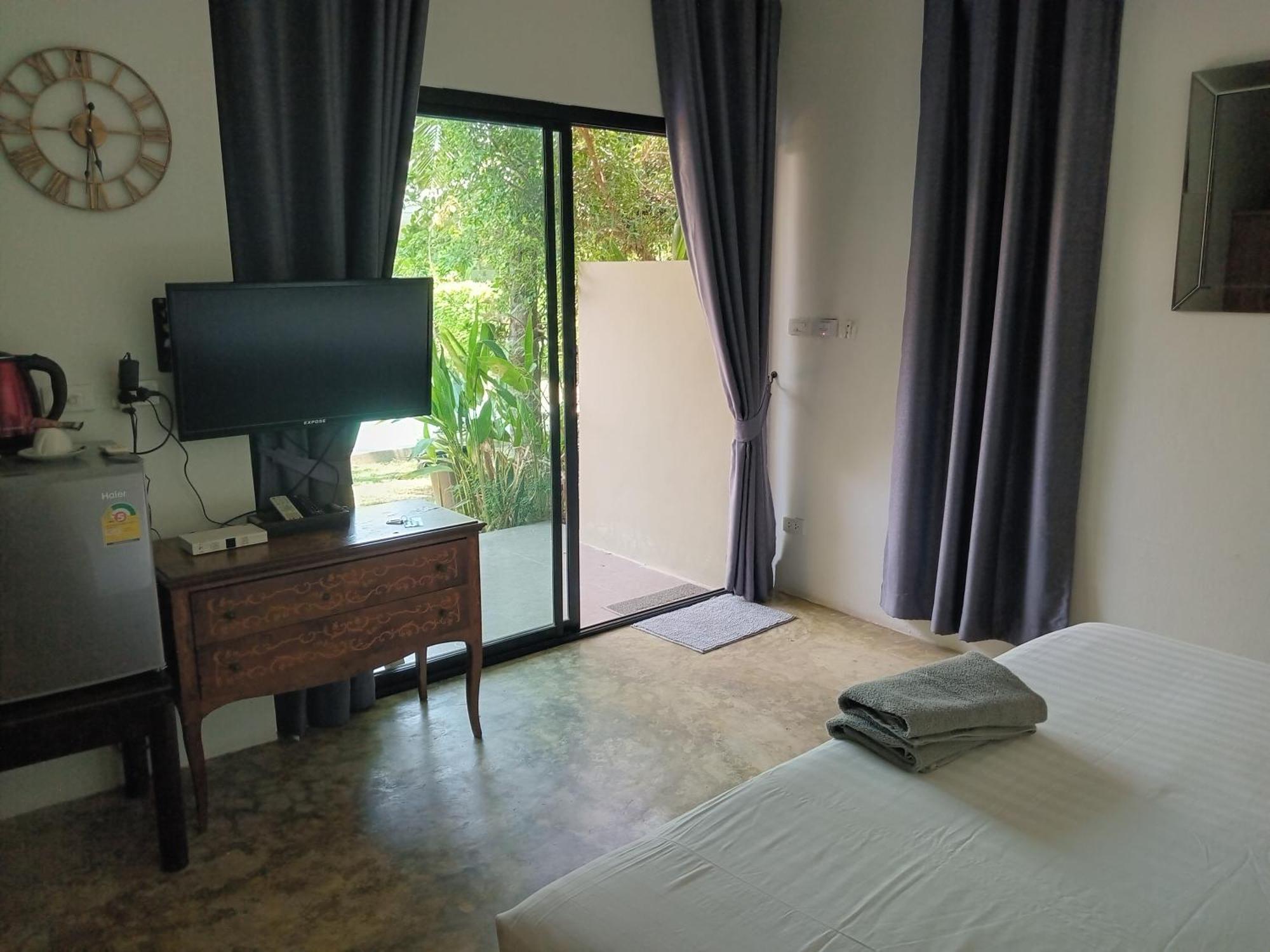 Tropical House​ Resort HHQ