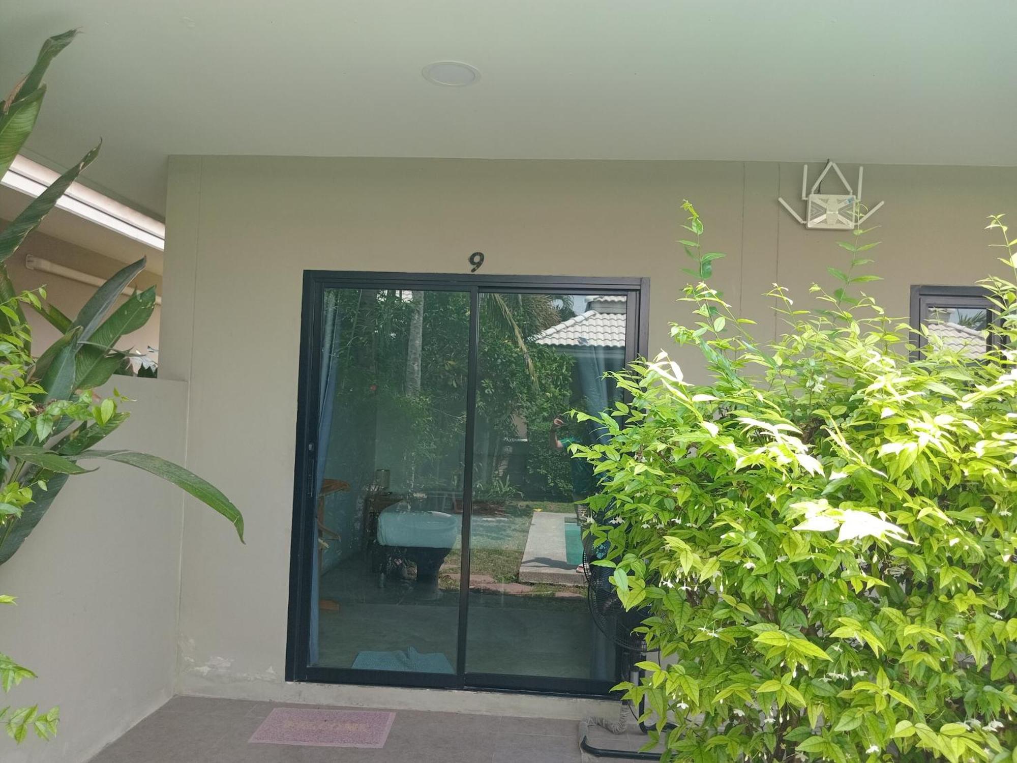 Tropical House​ * HHQ