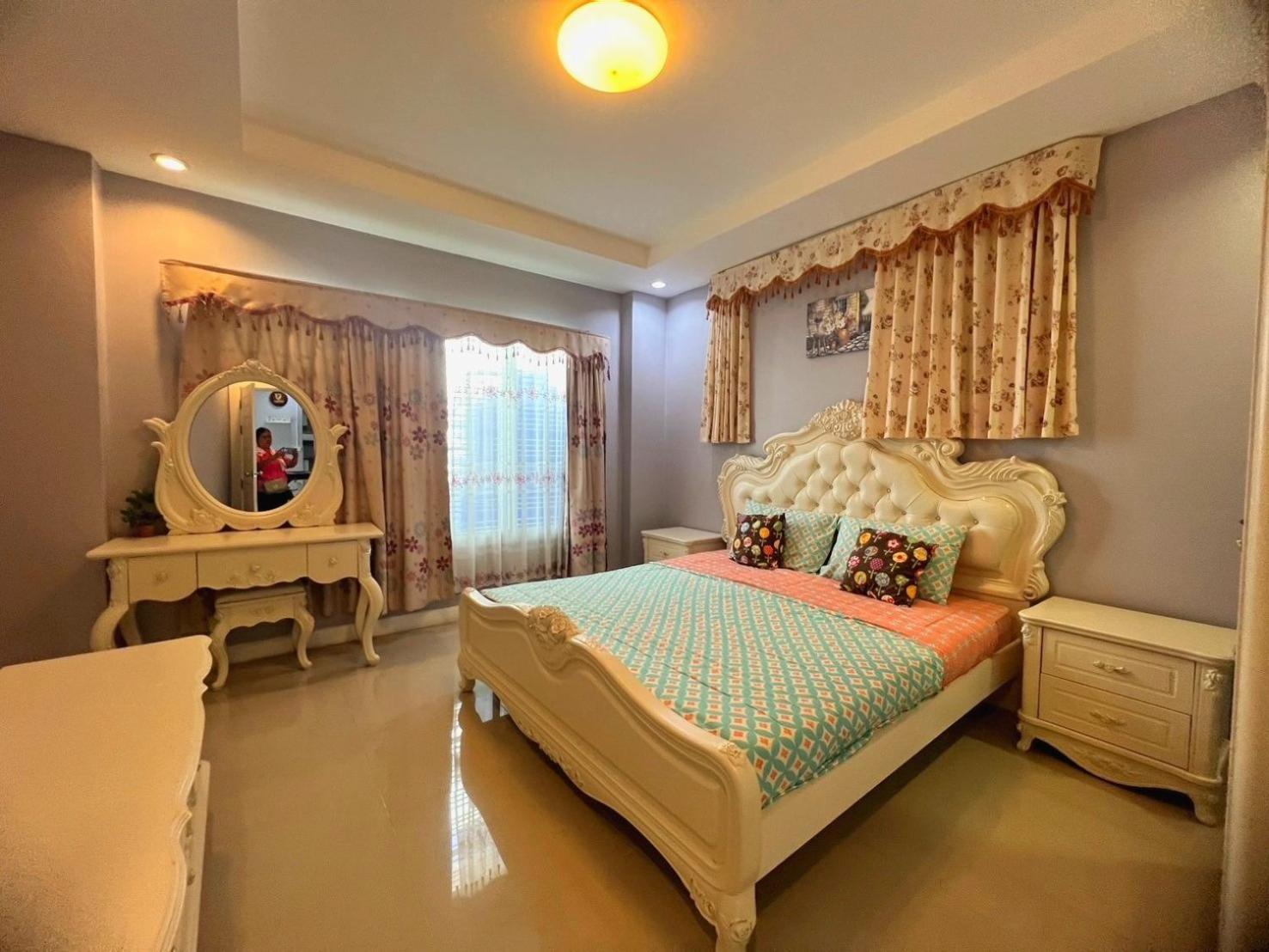 Holiday home บ้านพูลแอคเซส 4 ห้องนอน จัดปาร์ตี้ คาราโอเกะ โต๊ะพูล พัก 8-20 คน