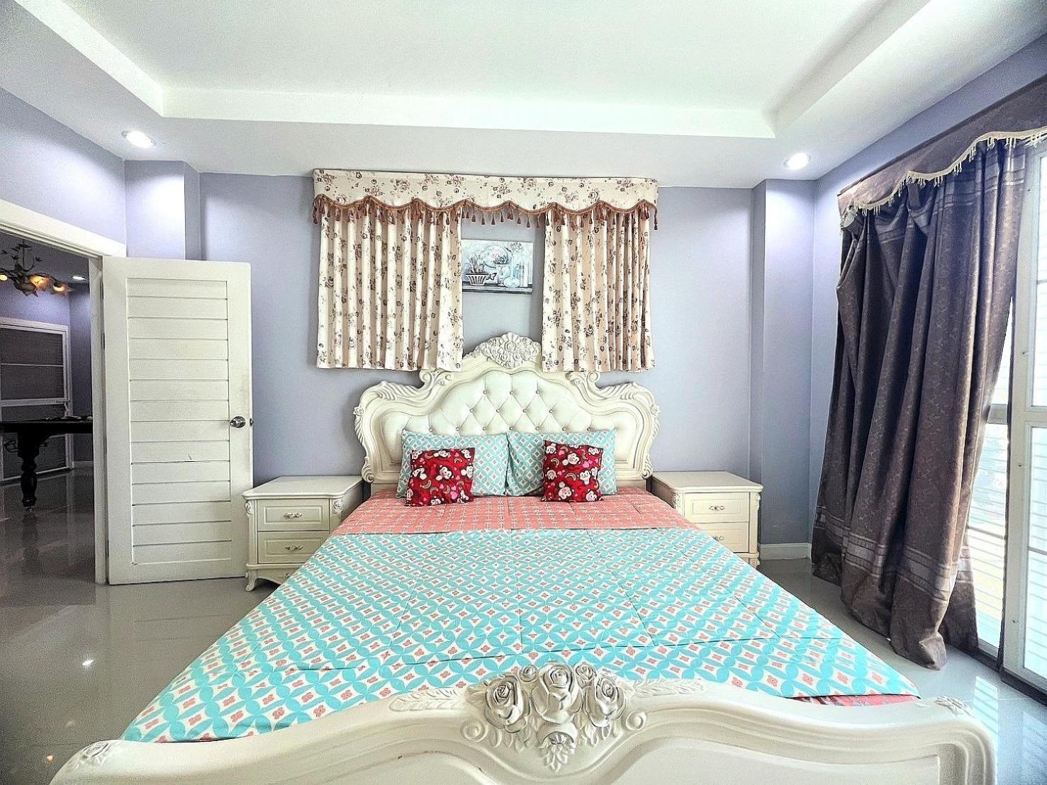 บ้านพูลแอคเซส 4 ห้องนอน จัดปาร์ตี้ คาราโอเกะ โต๊ะพูล พัก 8-20 คน Holiday home Hua Hin