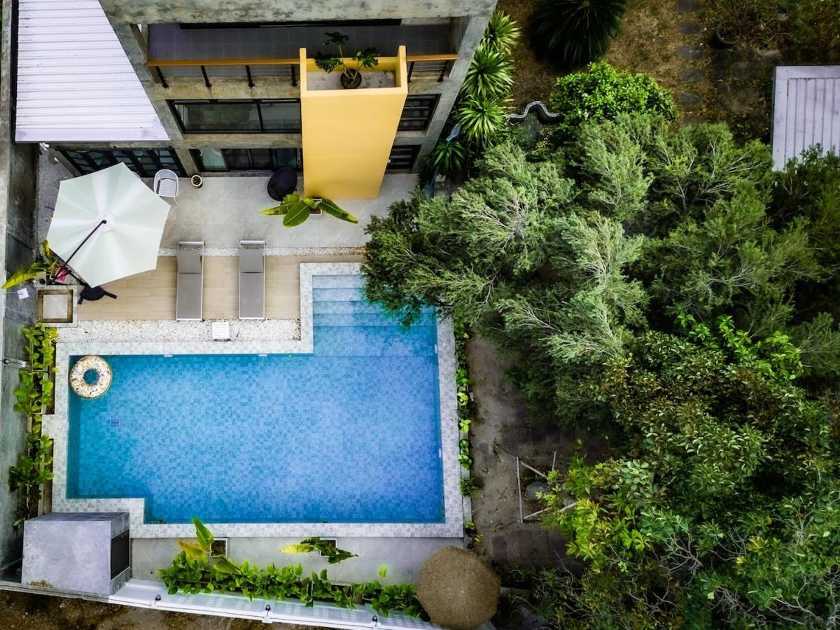 Villa Rare, Special Pool