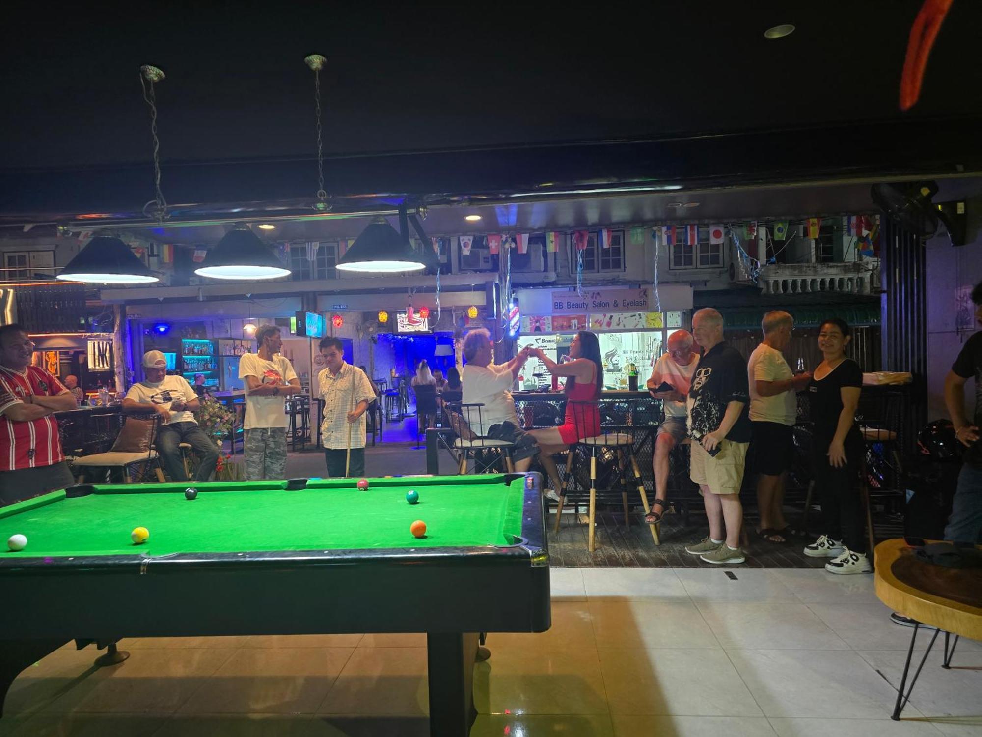 The Piya's Lounge And
