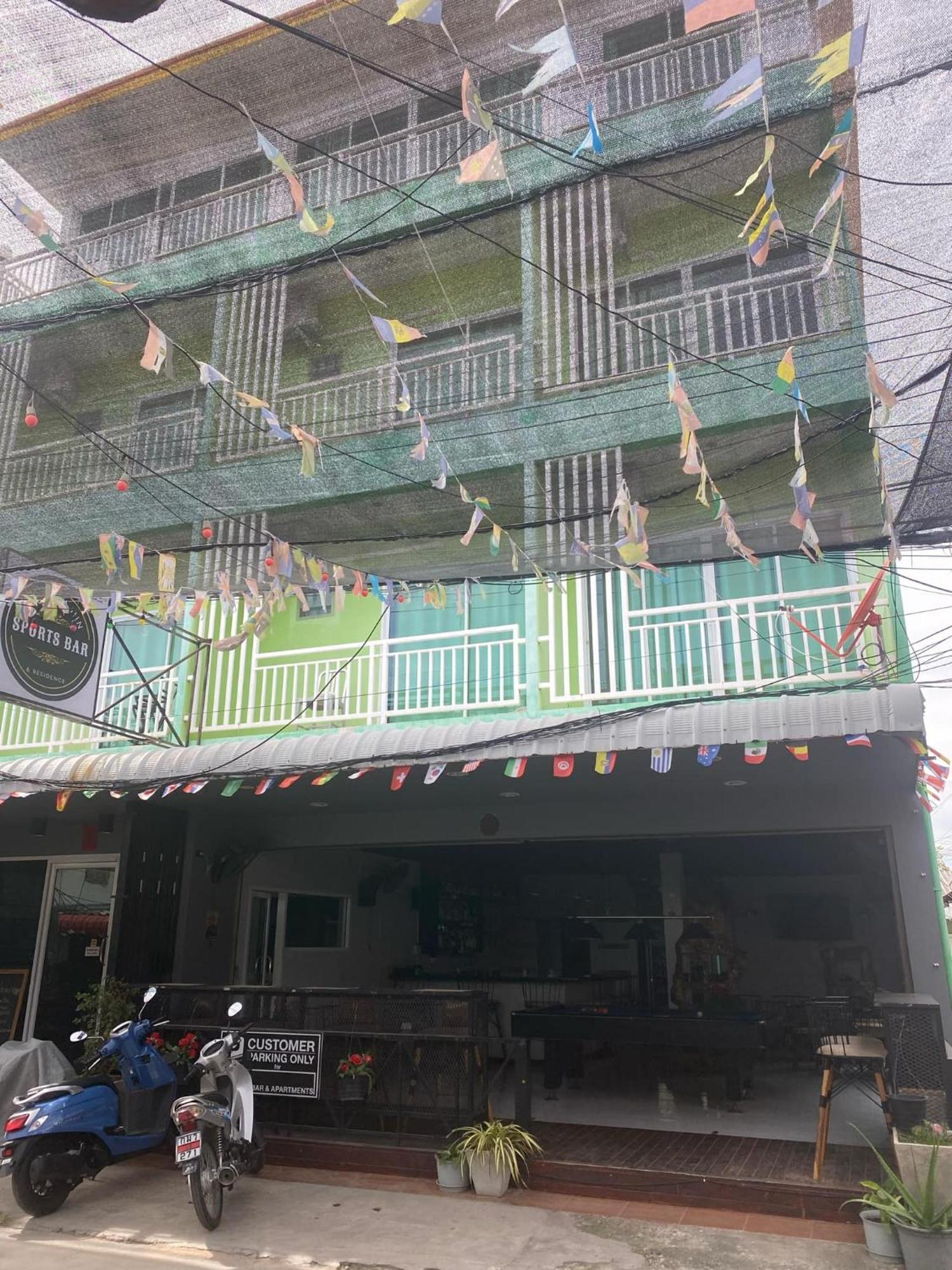 The Piya's Lounge And