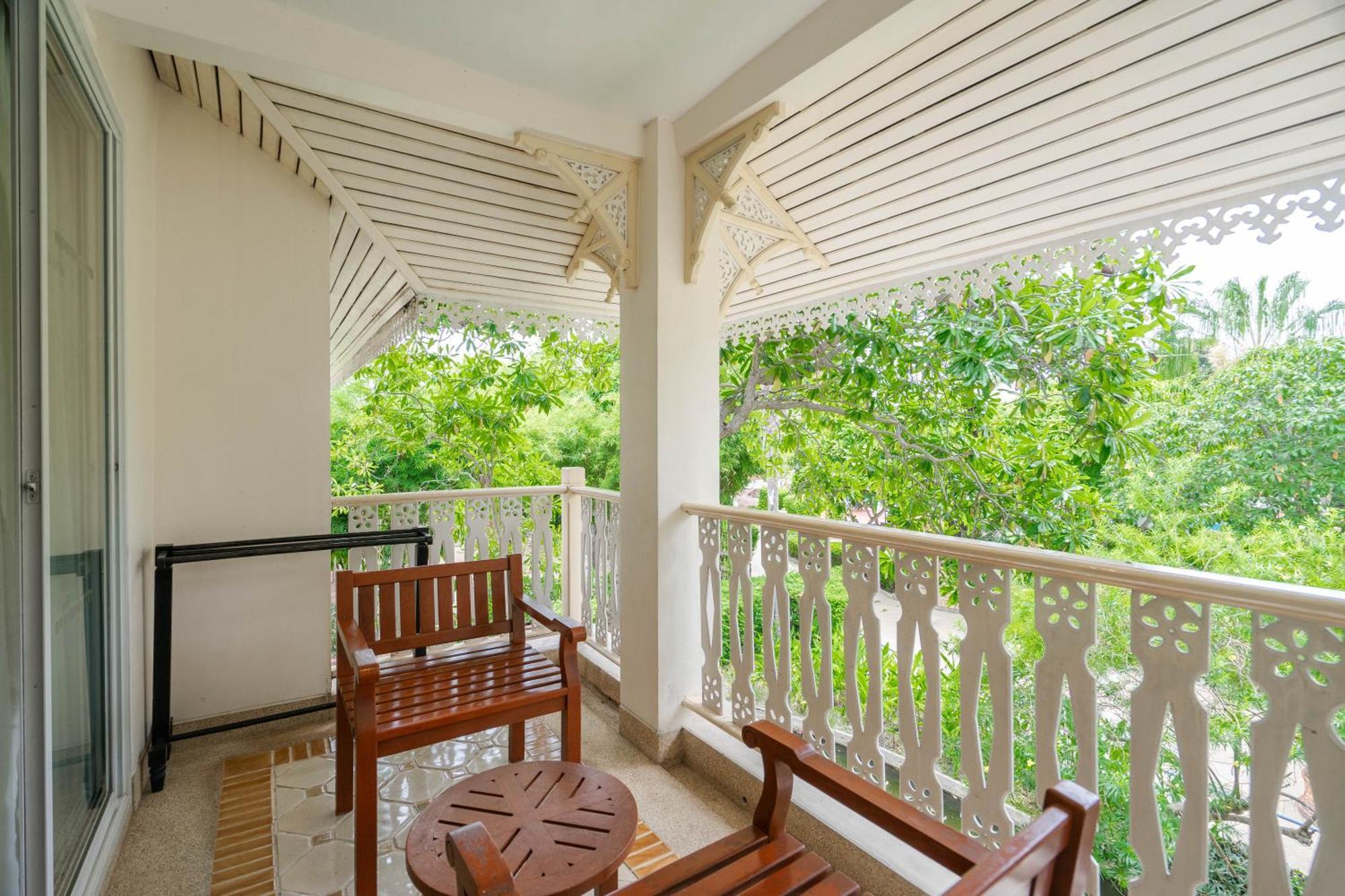 Wora Bura & Hua Hin