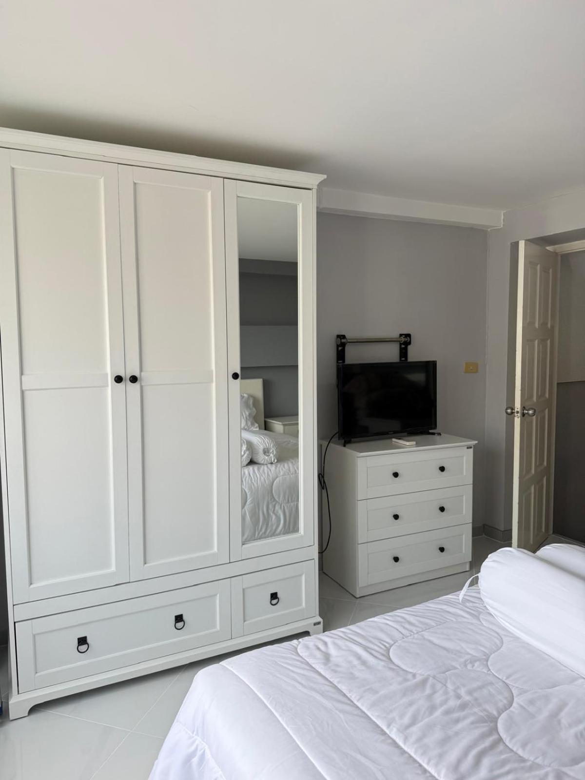 First - Happy Rent Apartment *