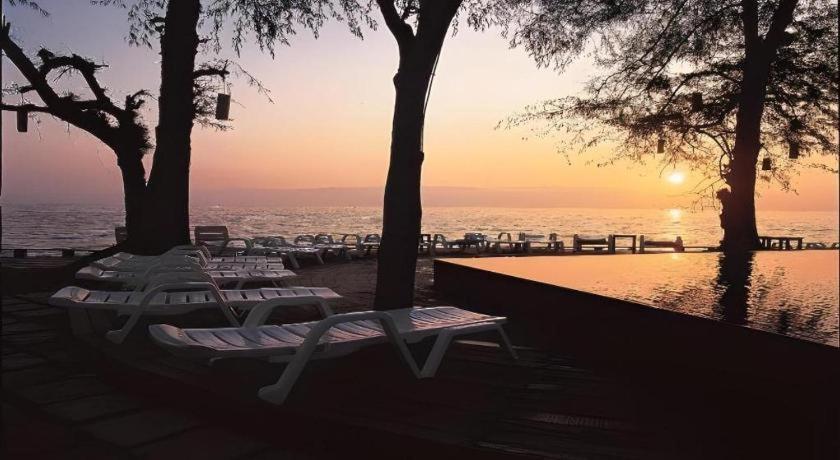 Baan Talay Dao Resort HHQ