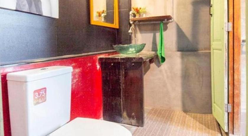 Oyo 999 Baan Pak Rom Ruen Hotel