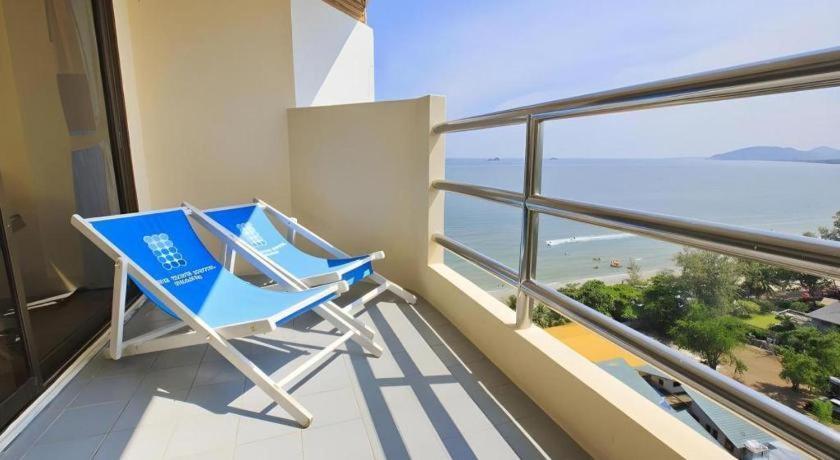 Blue Wave Hua Hin