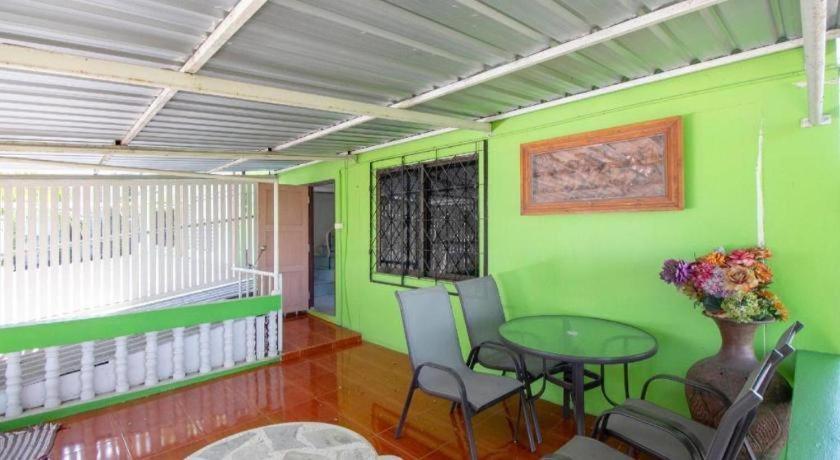 Hotel Oyo 75372 Flight Hut