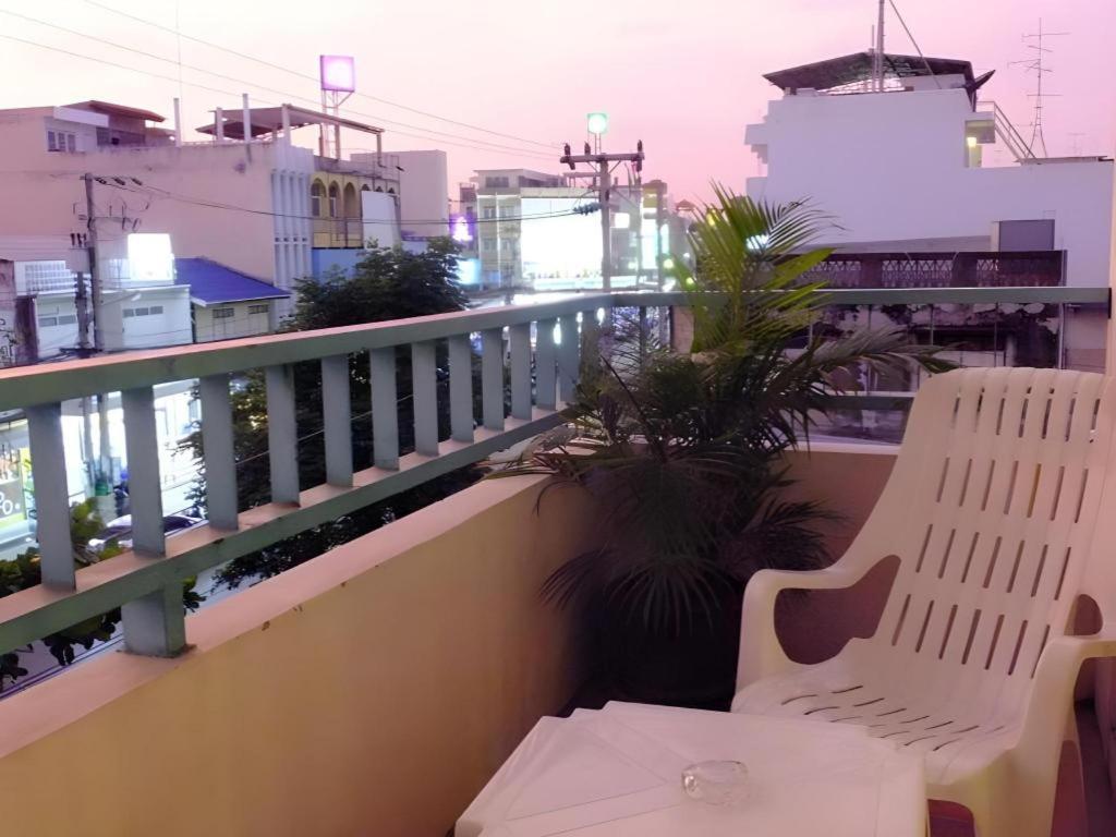Avenue Hotel 3*