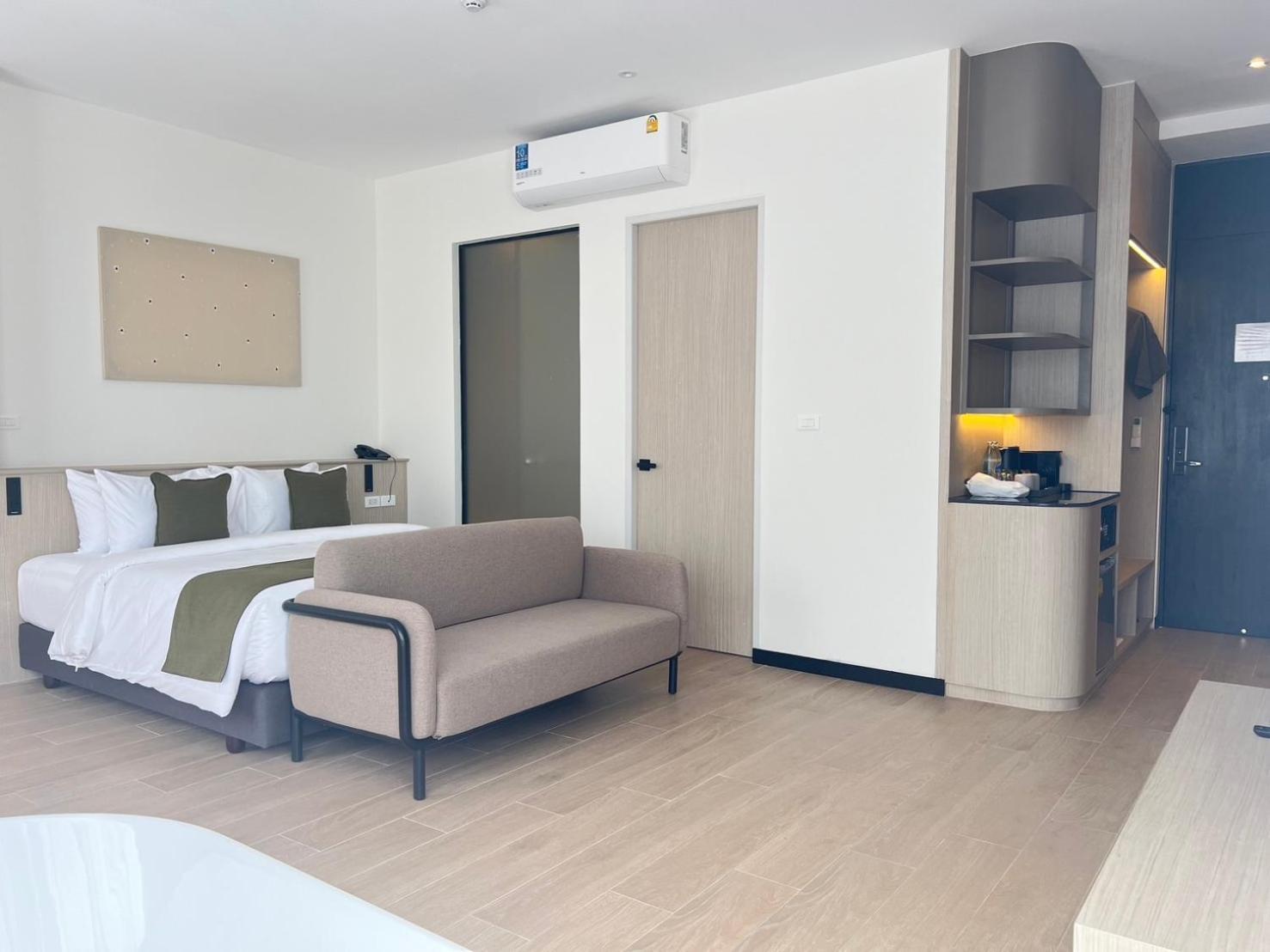 Whitt Khách sạn 4*