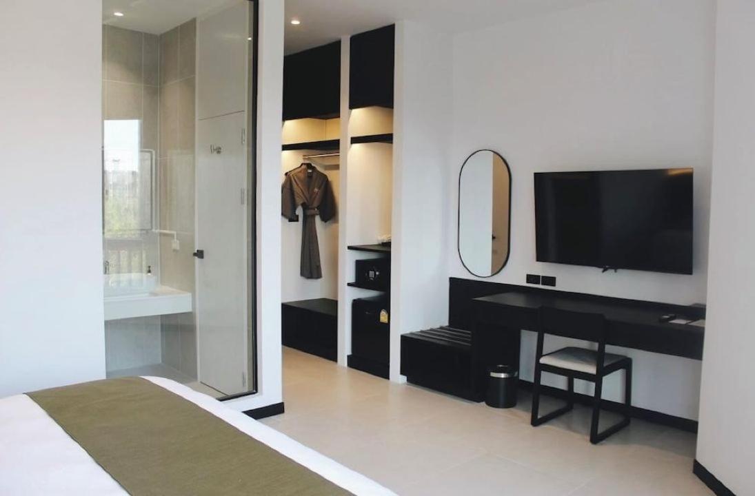 Whitt Khách sạn 4*