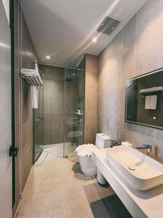 Whitt Khách sạn 4*