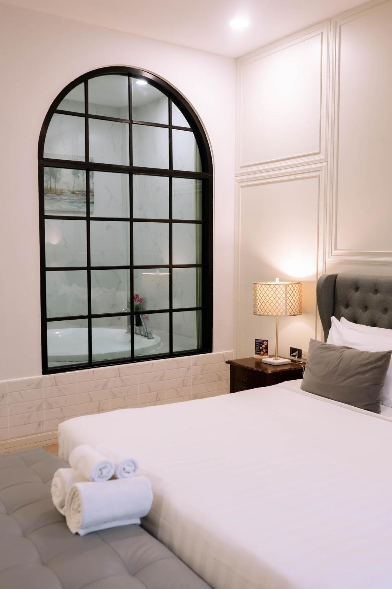 Seville 4*