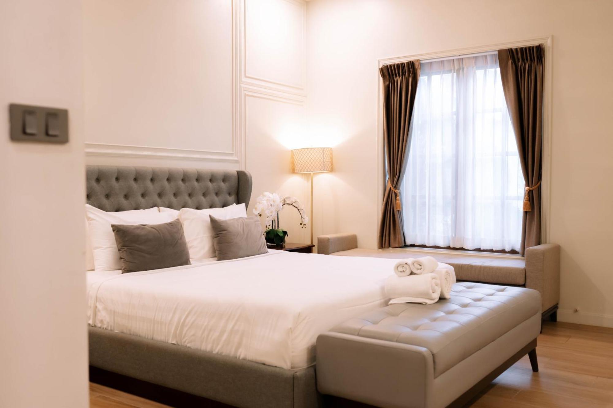 Seville 4* HHQ